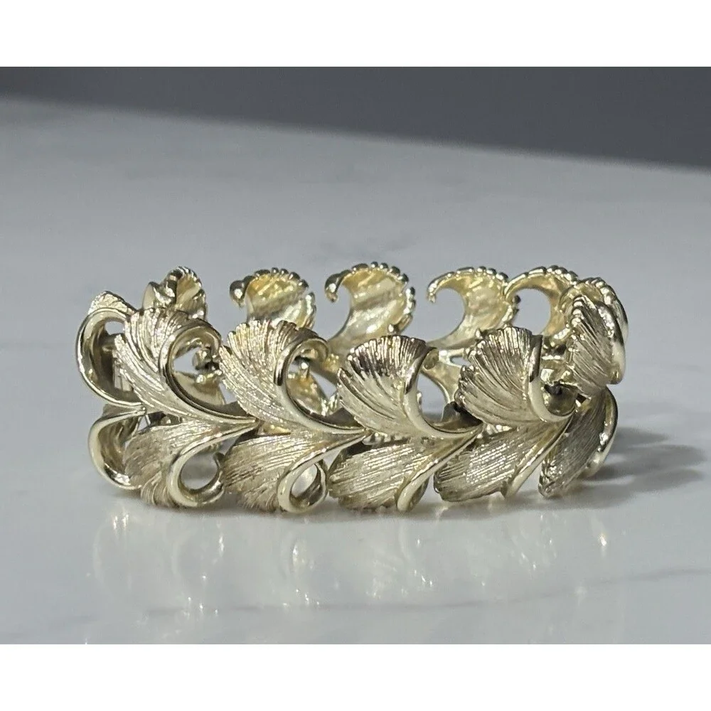 Lisner Jewelry very good